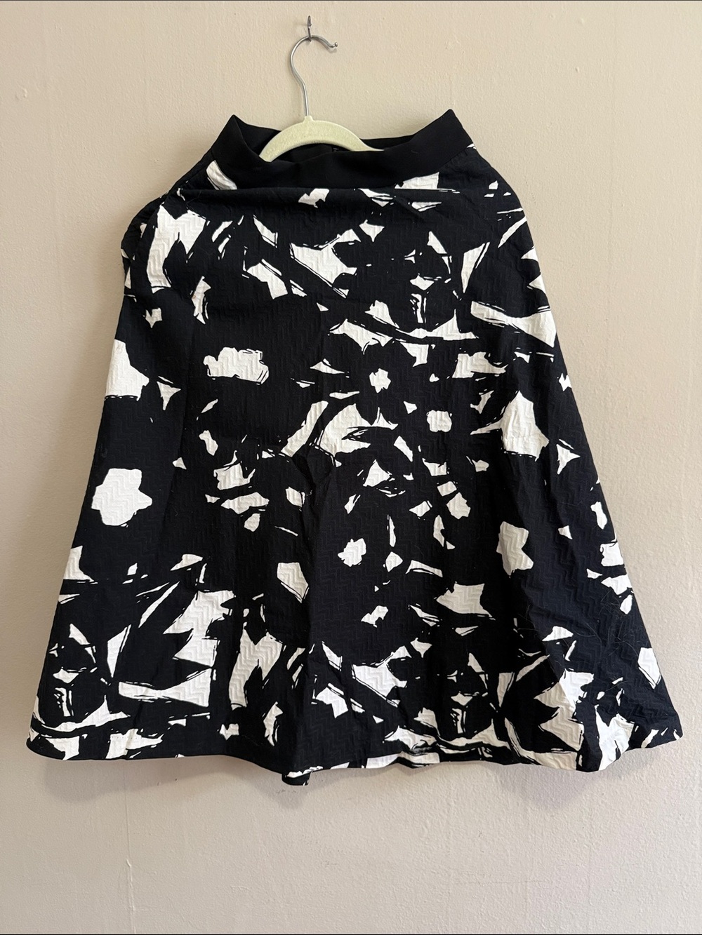 Banana Republic Black & White Abstract Print A-Line Skirt w/ pockets